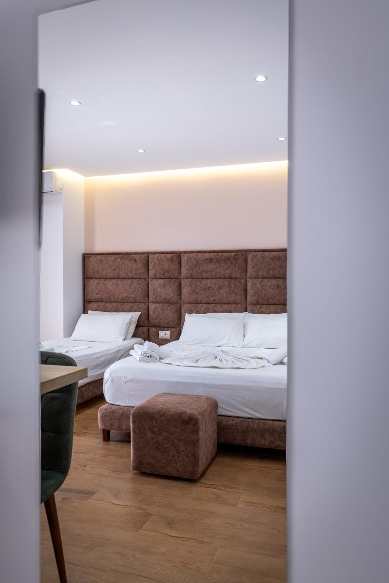 Hotel Erioni
